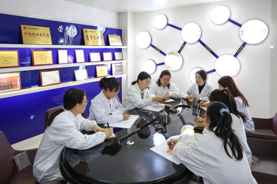 【大唐榜樣】?jī)?nèi)蒙古質(zhì)量信得過(guò)班組｜托電公司燃料質(zhì)檢部煤化驗(yàn)班.jpg