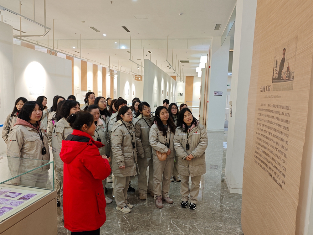 參觀中國(guó)宣紙文化園4.jpg